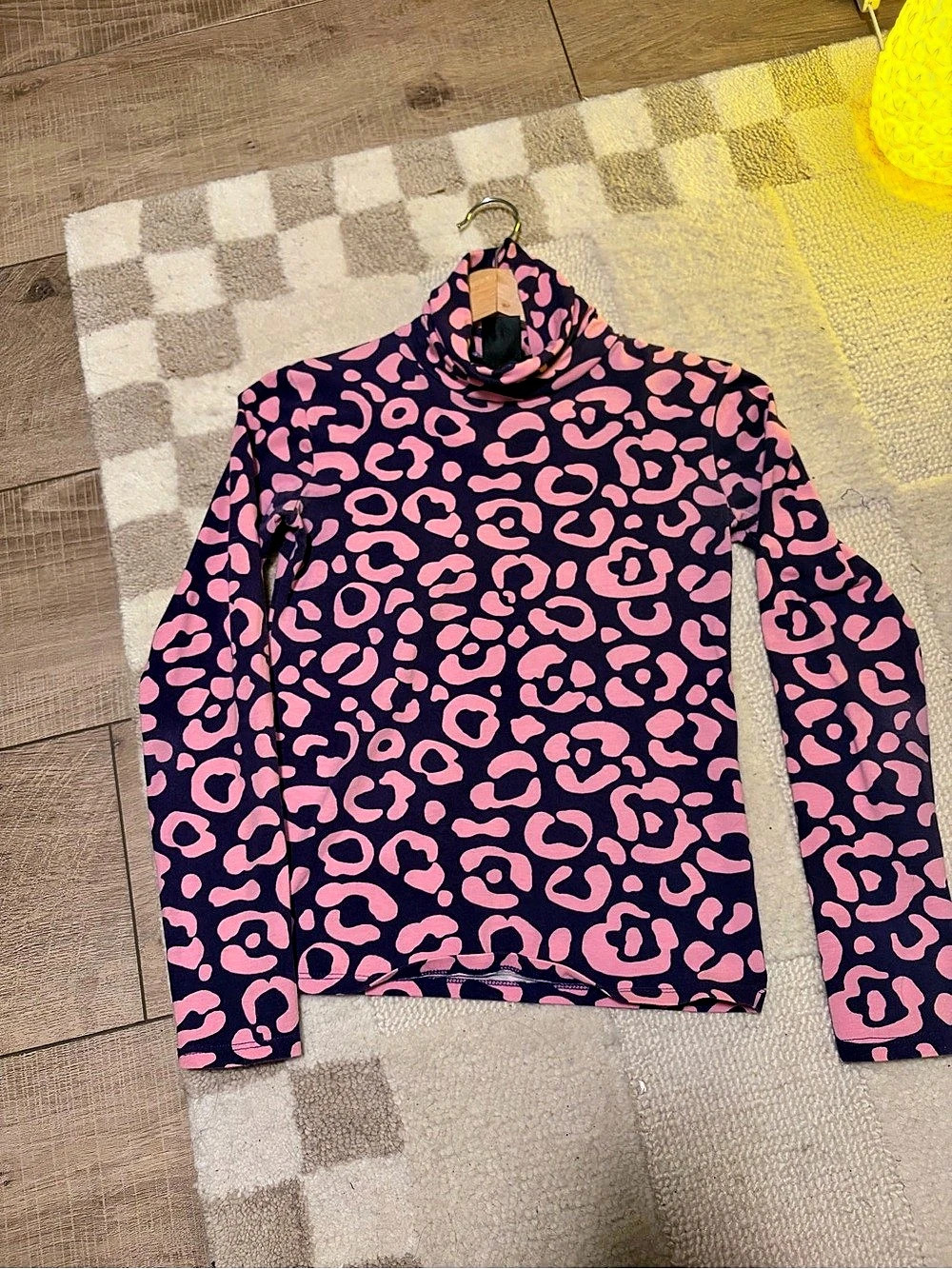 Nooworks Cheetah print Turtleneck in Pink & purple. Size XS, used like new.